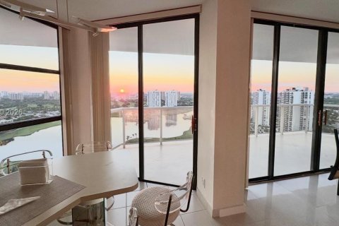 Condominio en venta en Aventura, Florida, 2 dormitorios, 144.93 m2 № 2047141 - foto 3