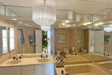 Condominio en venta en Aventura, Florida, 2 dormitorios, 144.93 m2 № 2047141 - foto 11