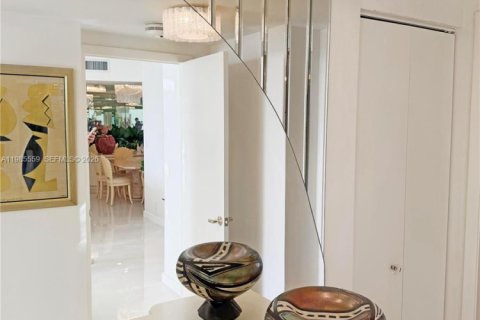 Condominio en venta en Aventura, Florida, 2 dormitorios, 144.93 m2 № 2047141 - foto 9