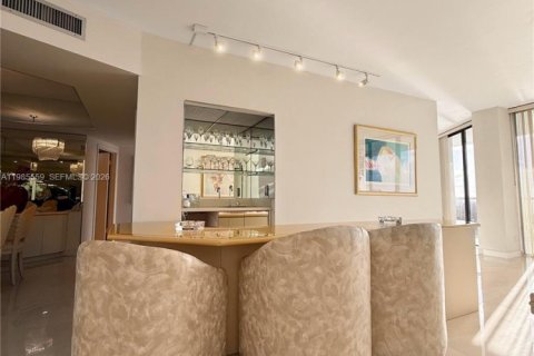 Condominio en venta en Aventura, Florida, 2 dormitorios, 144.93 m2 № 2047141 - foto 14