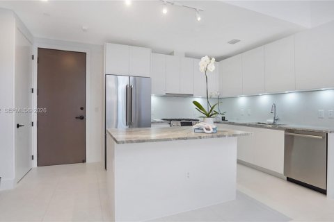 Condo in Miami, Florida, 2 bedrooms № 2071629 - photo 4