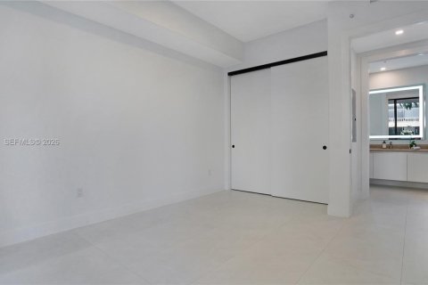 Condo in Miami, Florida, 2 bedrooms № 2071629 - photo 15