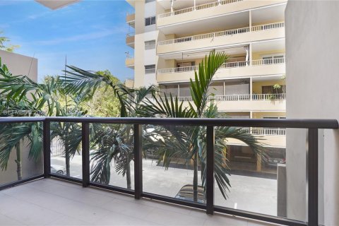 Condo in Miami, Florida, 2 bedrooms № 2071629 - photo 30