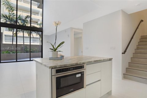 Condo in Miami, Florida, 2 bedrooms № 2071629 - photo 13