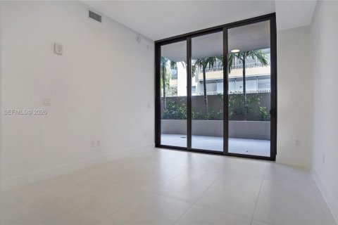 Condo in Miami, Florida, 2 bedrooms № 2071629 - photo 14