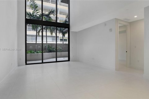 Condo in Miami, Florida, 2 bedrooms № 2071629 - photo 8