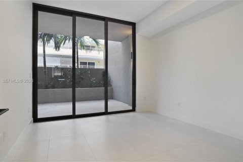 Condo in Miami, Florida, 2 bedrooms № 2071629 - photo 12