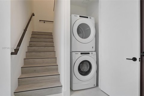 Condo in Miami, Florida, 2 bedrooms № 2071629 - photo 29