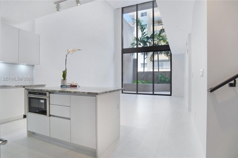 Condo in Miami, Florida, 2 bedrooms № 2071629 - photo 6