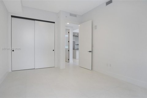 Condo in Miami, Florida, 2 bedrooms № 2071629 - photo 16