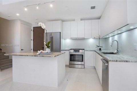 Condo in Miami, Florida, 2 bedrooms № 2071629 - photo 7