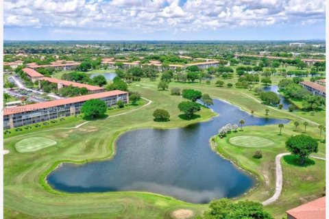 Condo in Pembroke Pines, Florida, 2 bedrooms  № 2020205 - photo 25