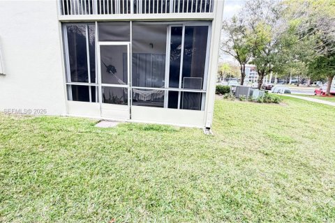 Condo in Pembroke Pines, Florida, 2 bedrooms  № 2020205 - photo 21