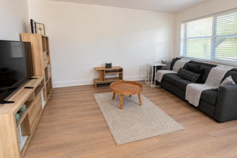 Appartement à louer à Hallandale Beach, Floride: 1 chambre, 69.68 m2 № 2414289 - photo 3