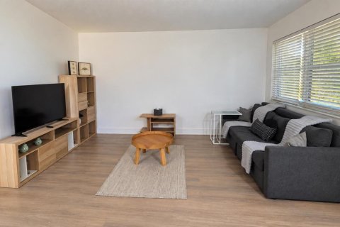 Appartement à louer à Hallandale Beach, Floride: 1 chambre, 69.68 m2 № 2414289 - photo 2