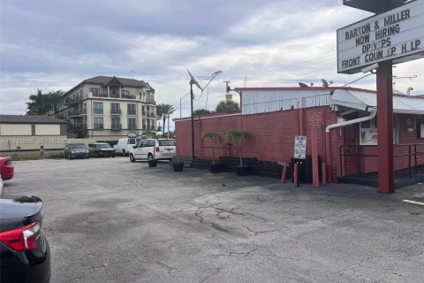 Propiedad comercial en venta en Wilton Manors, Florida № 1992247 - foto 3