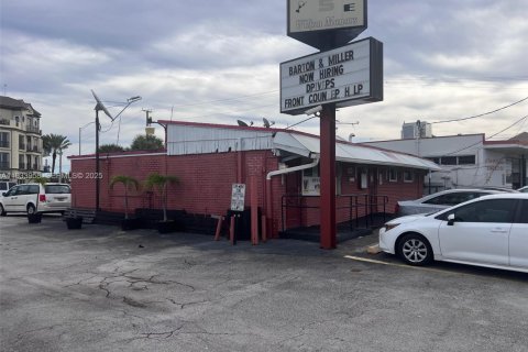 Propiedad comercial en venta en Wilton Manors, Florida № 1992247 - foto 2