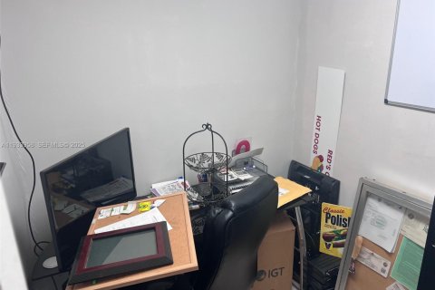 Propiedad comercial en venta en Wilton Manors, Florida № 1992247 - foto 16