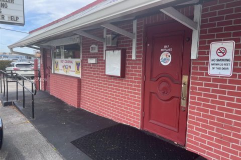 Propiedad comercial en venta en Wilton Manors, Florida № 1992247 - foto 1