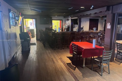 Propiedad comercial en venta en Wilton Manors, Florida № 1992247 - foto 20