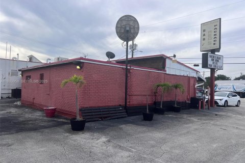 Propiedad comercial en venta en Wilton Manors, Florida № 1992247 - foto 5
