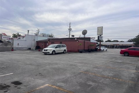 Propiedad comercial en venta en Wilton Manors, Florida № 1992247 - foto 6