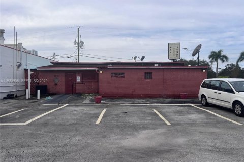 Propiedad comercial en venta en Wilton Manors, Florida № 1992247 - foto 8