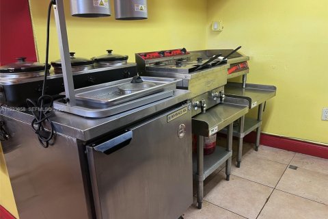 Propiedad comercial en venta en Wilton Manors, Florida № 1992247 - foto 11