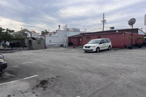 Propiedad comercial en venta en Wilton Manors, Florida № 1992247 - foto 7