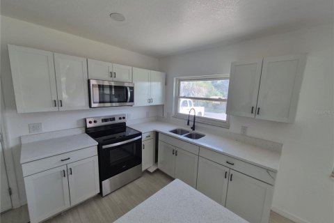 Villa ou maison à louer à Inverness, Floride: 3 chambres, 92.9 m2 № 2430448 - photo 4