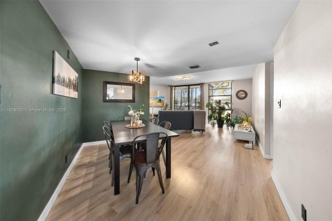 Condo in Aventura, Florida, 2 bedrooms  № 1752491 - photo 2