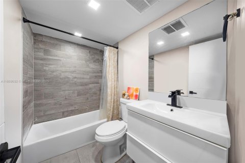 Condo in Aventura, Florida, 2 bedrooms  № 1752491 - photo 15