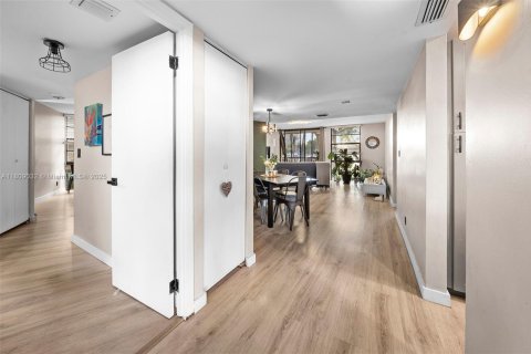 Condo in Aventura, Florida, 2 bedrooms  № 1752491 - photo 9
