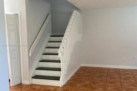 Apartamento en alquiler en Miami, Florida, 3 dormitorios, 113.34 m2 № 1830621 - foto 6