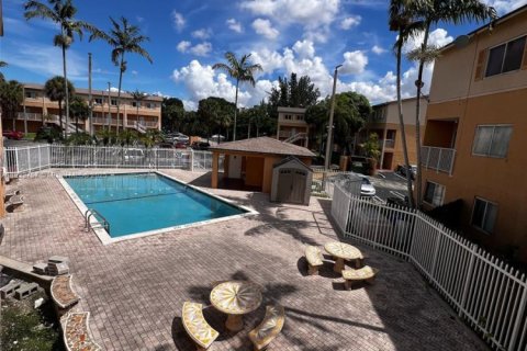 Apartamento en alquiler en Miami, Florida, 3 dormitorios, 113.34 m2 № 1830621 - foto 16