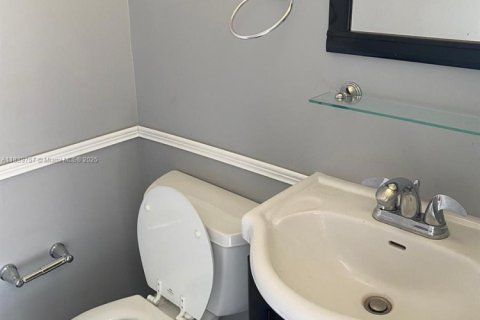 Apartamento en alquiler en Miami, Florida, 3 dormitorios, 113.34 m2 № 1830621 - foto 9