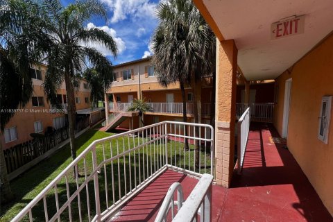 Apartamento en alquiler en Miami, Florida, 3 dormitorios, 113.34 m2 № 1830621 - foto 17