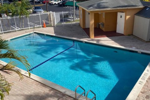 Apartamento en alquiler en Miami, Florida, 3 dormitorios, 113.34 m2 № 1830621 - foto 14