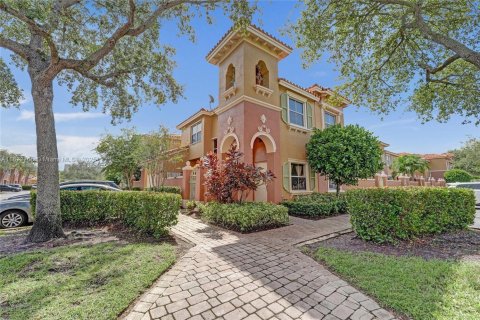 Touwnhouse à vendre à Pembroke Pines, Floride: 3 chambres, 129.69 m2 № 1897938 - photo 1