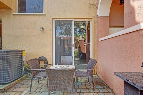 Touwnhouse à vendre à Pembroke Pines, Floride: 3 chambres, 129.69 m2 № 1897938 - photo 5