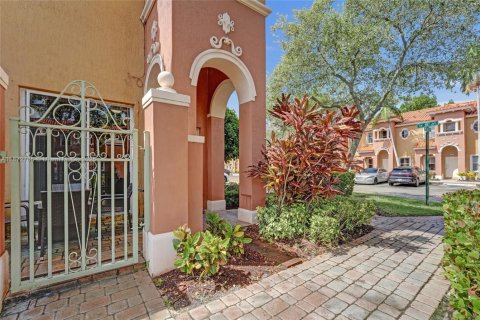Touwnhouse à vendre à Pembroke Pines, Floride: 3 chambres, 129.69 m2 № 1897938 - photo 3