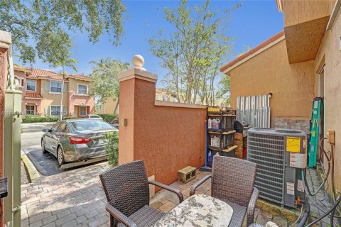 Touwnhouse à vendre à Pembroke Pines, Floride: 3 chambres, 129.69 m2 № 1897938 - photo 6