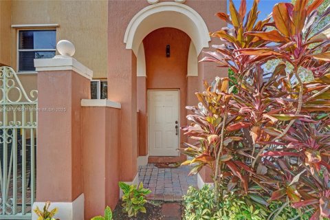 Touwnhouse à vendre à Pembroke Pines, Floride: 3 chambres, 129.69 m2 № 1897938 - photo 4