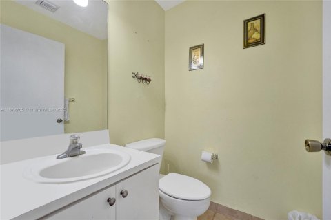 Touwnhouse à vendre à Pembroke Pines, Floride: 3 chambres, 129.69 m2 № 1897938 - photo 9