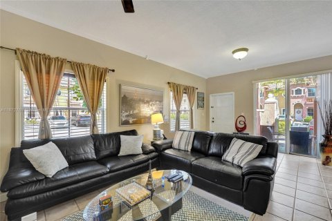 Touwnhouse à vendre à Pembroke Pines, Floride: 3 chambres, 129.69 m2 № 1897938 - photo 23