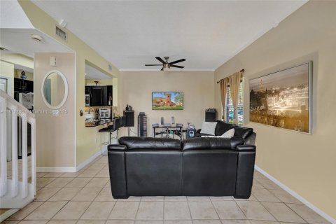 Touwnhouse à vendre à Pembroke Pines, Floride: 3 chambres, 129.69 m2 № 1897938 - photo 21
