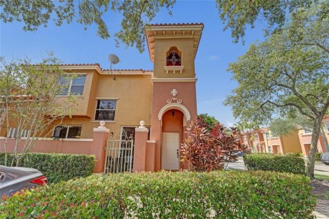 Touwnhouse à vendre à Pembroke Pines, Floride: 3 chambres, 129.69 m2 № 1897938 - photo 2