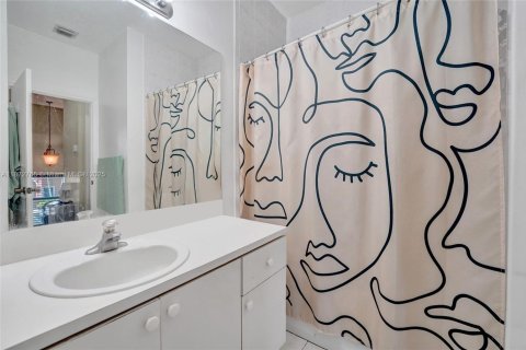 Touwnhouse à vendre à Pembroke Pines, Floride: 3 chambres, 129.69 m2 № 1897938 - photo 18