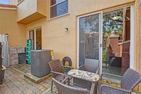 Touwnhouse à vendre à Pembroke Pines, Floride: 3 chambres, 129.69 m2 № 1897938 - photo 7