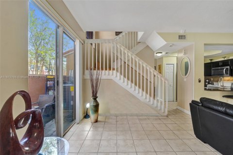 Touwnhouse à vendre à Pembroke Pines, Floride: 3 chambres, 129.69 m2 № 1897938 - photo 12